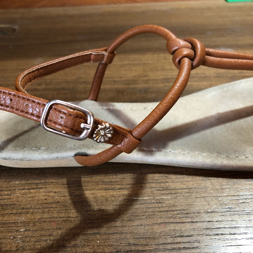 Cute brown sandals/flats 💙